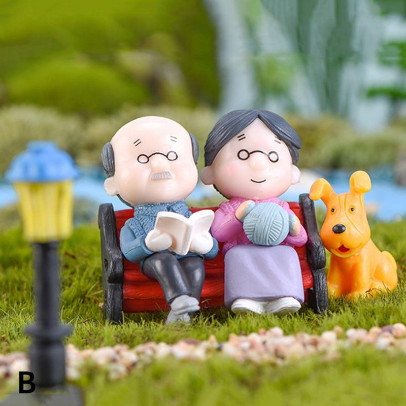 Mini Couple Figures Grandma Gr - Model Kit In Era review and price